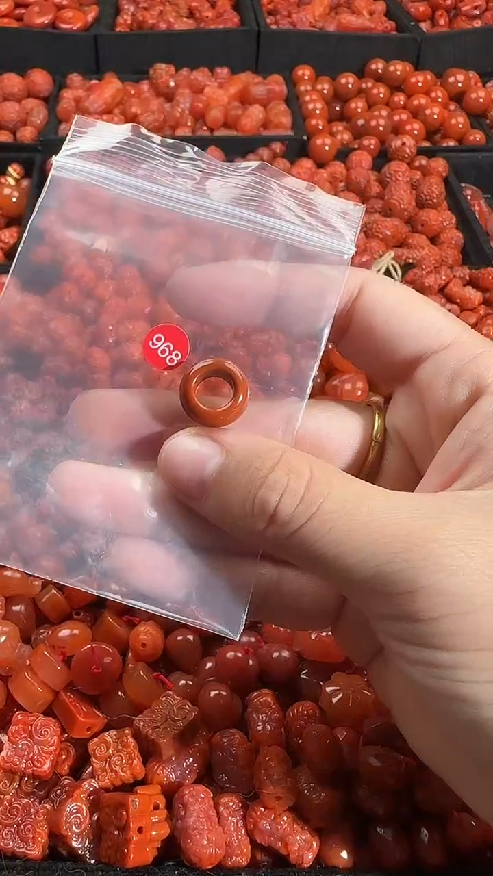 颈饰未镶嵌南红玛瑙1