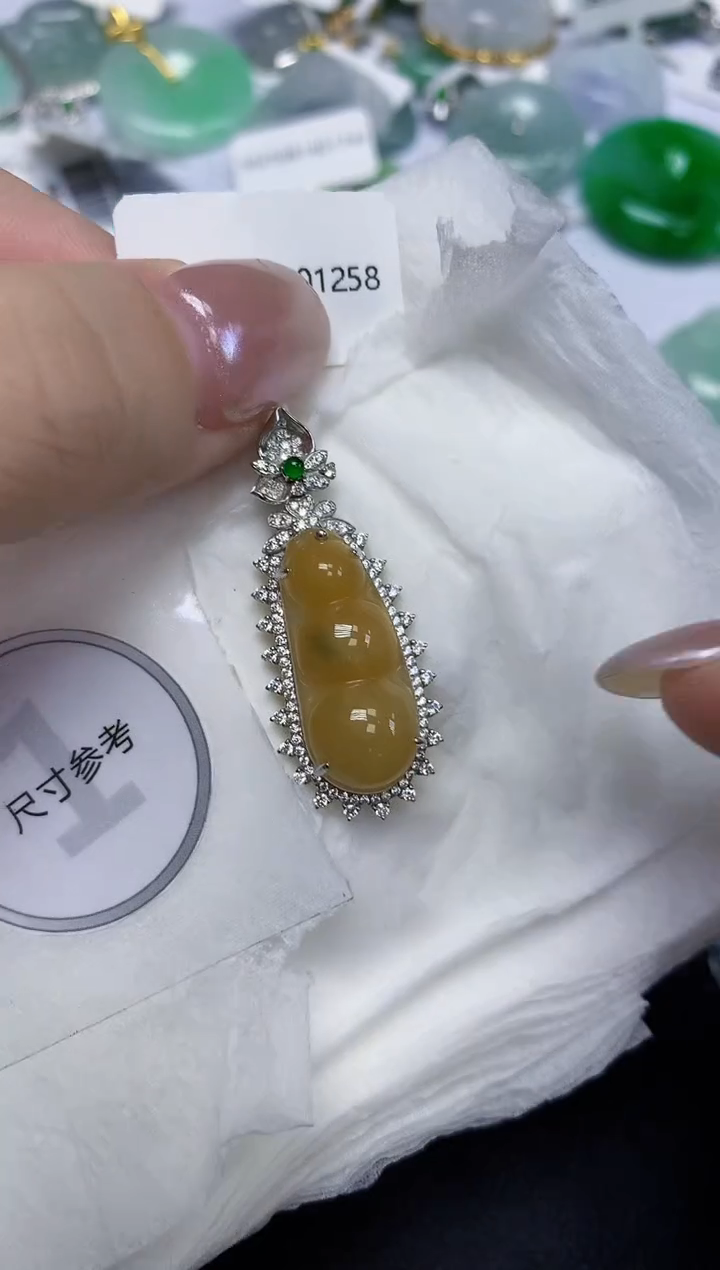颈饰18K金镶嵌翡翠天然缅甸翡翠A货百元以上9元证书费自理