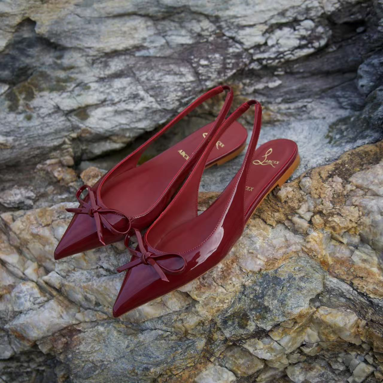 法式酒红色尖头蝴蝶结包头凉鞋2025夏新款红底超软平底浅口凉拖