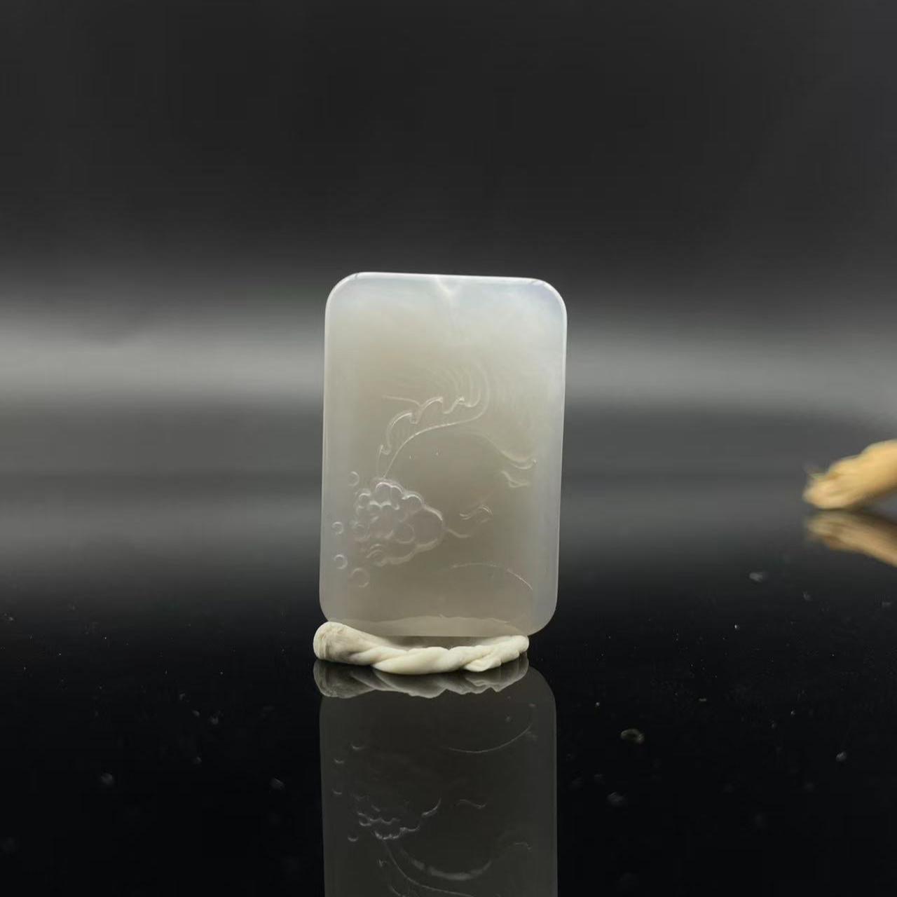 和田玉烟紫锦鲤吊坠7505