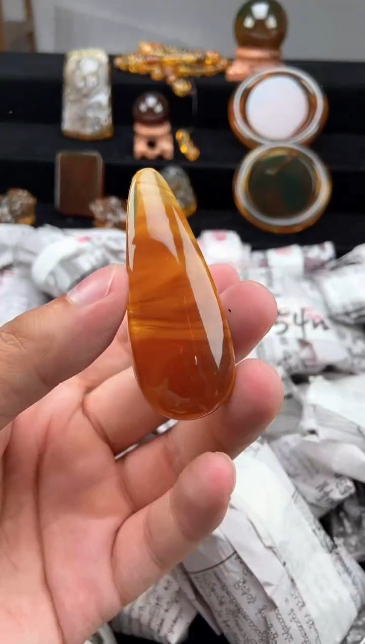 琥珀颈饰未镶嵌金棕随形吊坠