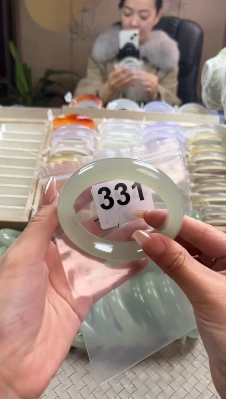 未镶嵌手镯石英质玉C****c331