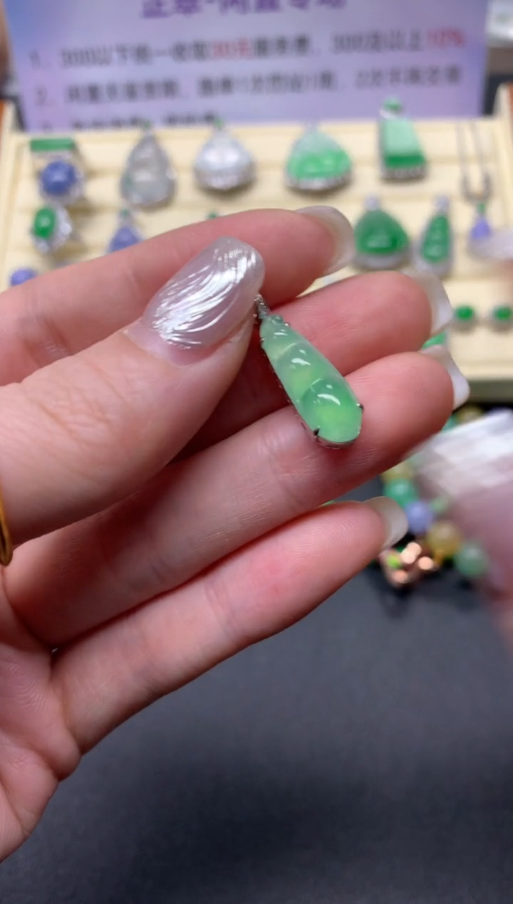 【闪购商品】翡翠吊坠(不含链)18K金镶嵌吊坠|2000+200