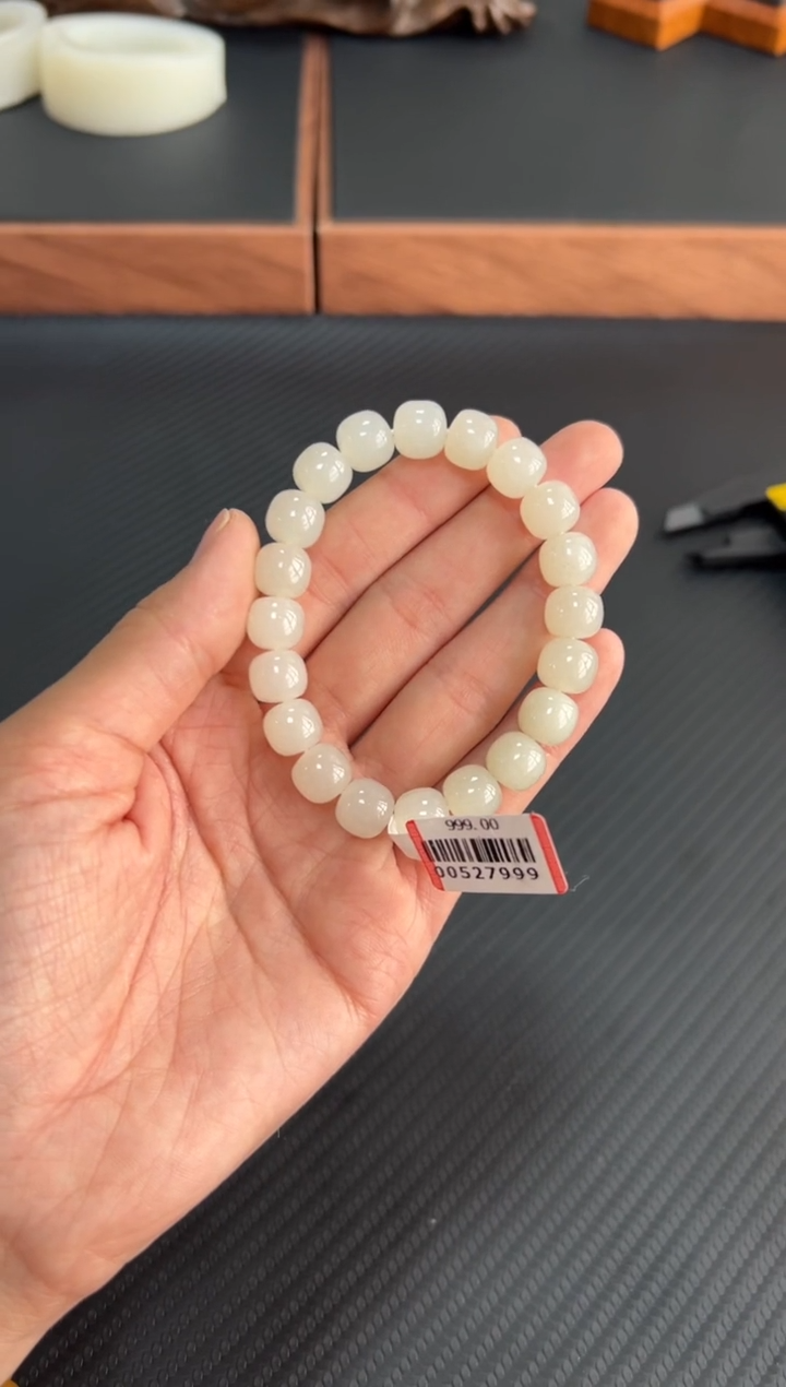 手串未镶嵌和田玉黑山微色差卡10老型珠K