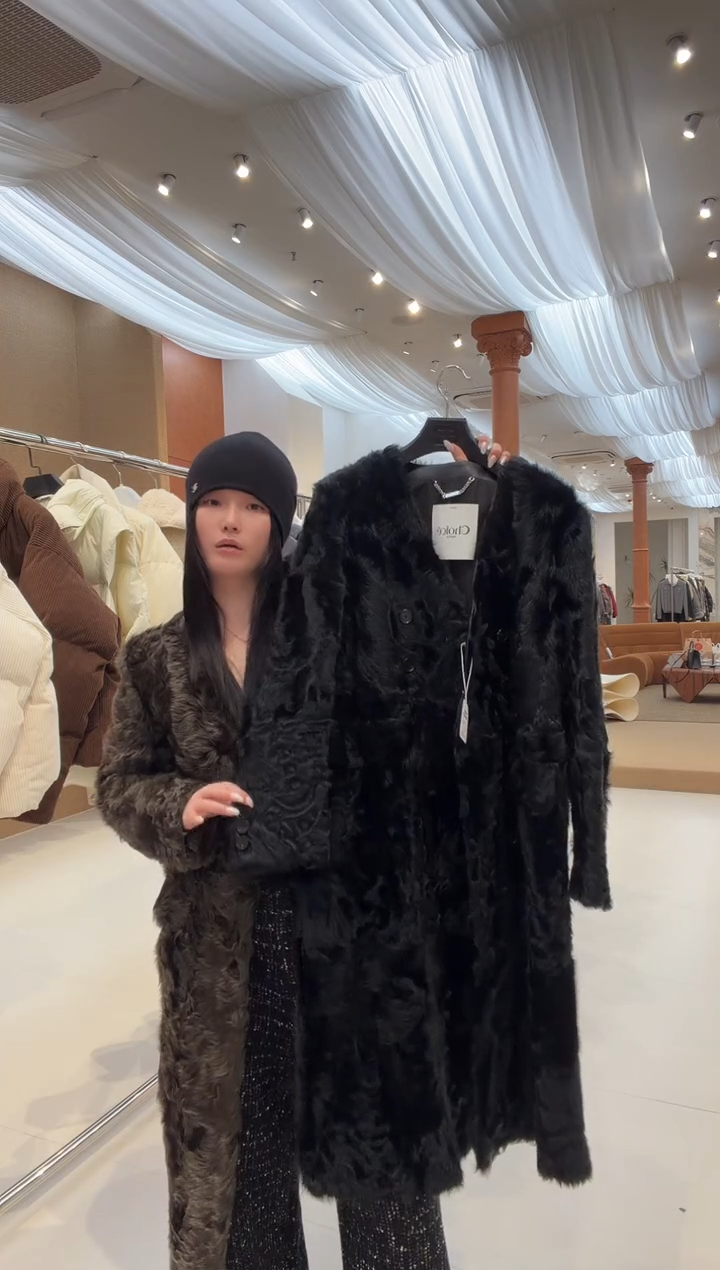 v领小胡杨黑色大衣