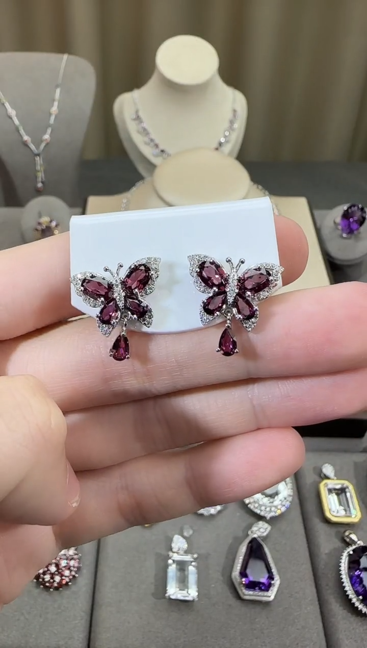 银S925镶嵌耳饰石榴石17mm蝴蝶耳钉设计款