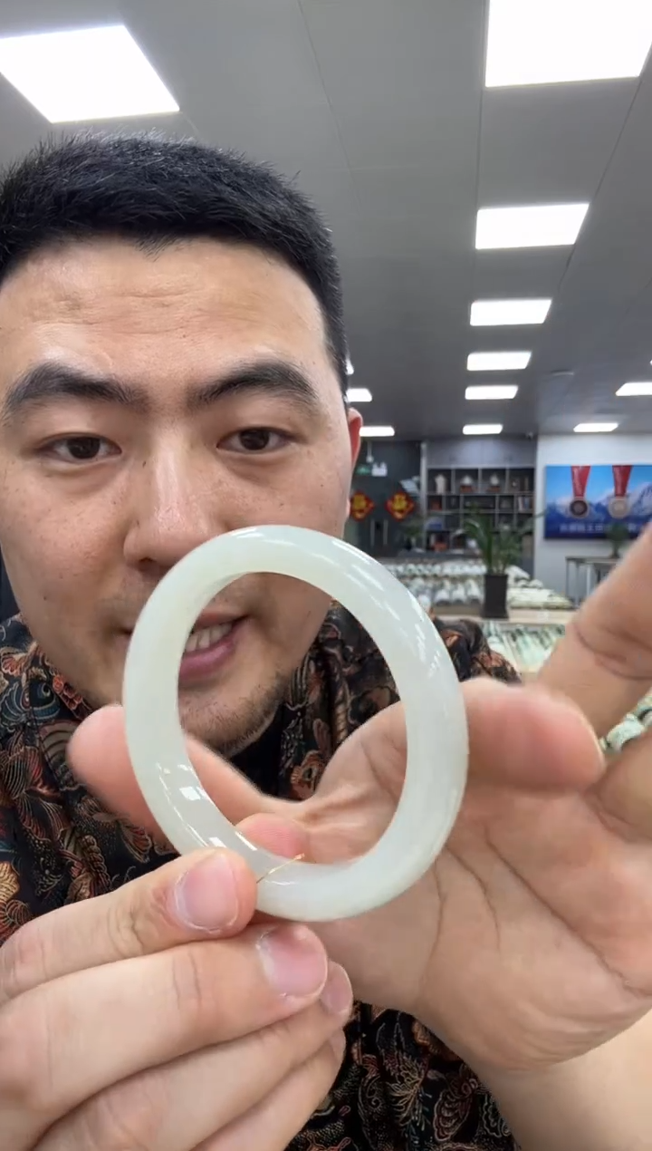 【闪购商品】和田玉手镯未镶嵌56  870