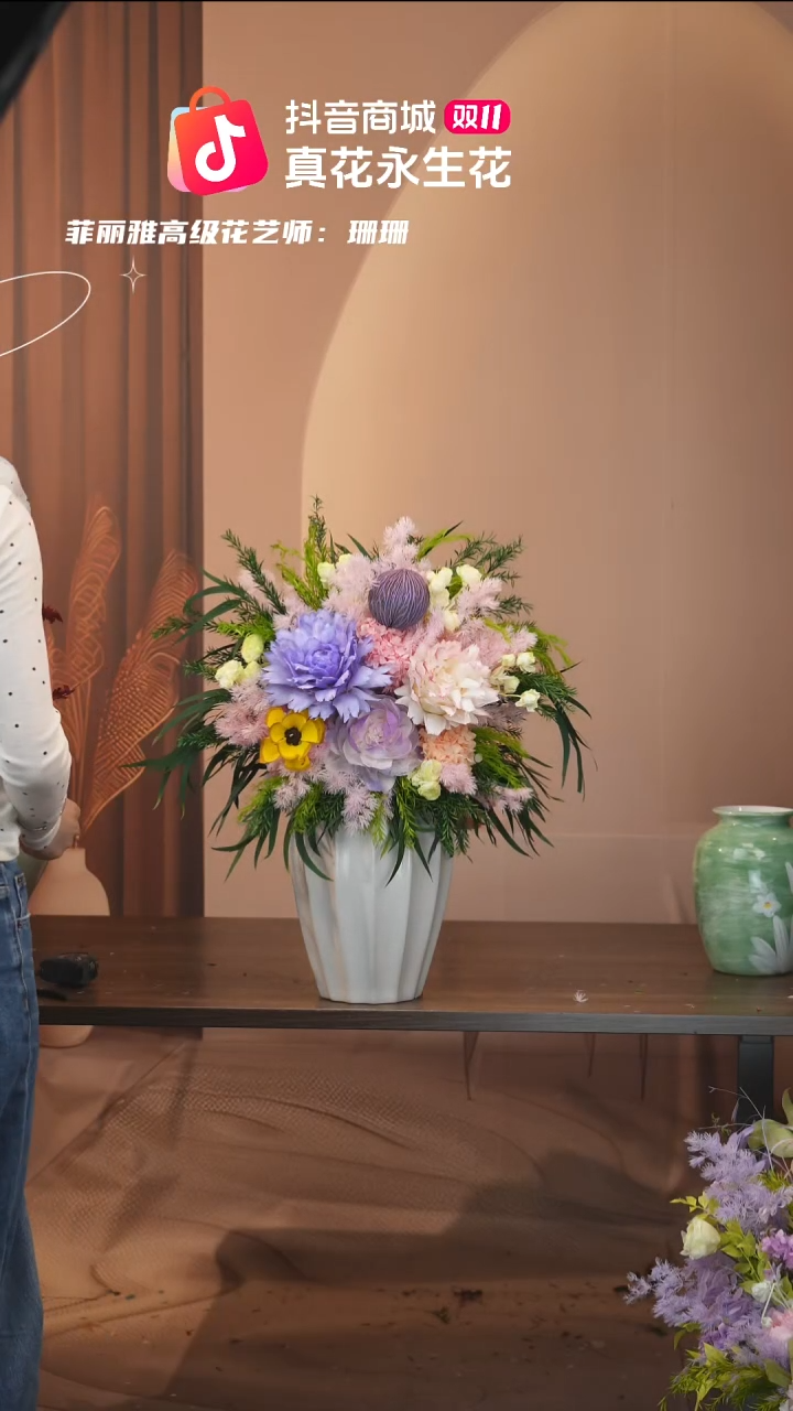 有机玻璃图片款式：花+花瓶一整套