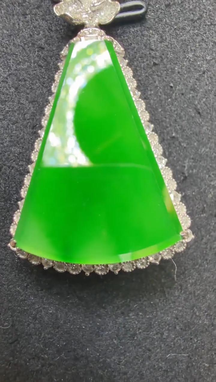 吊坠(不含链)18K金镶嵌翡翠多样性团购发一件