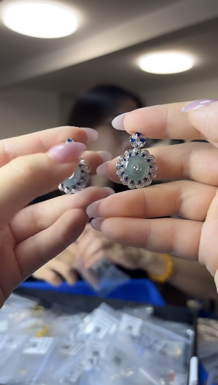 颈饰未镶嵌翡翠（多样性发一件）