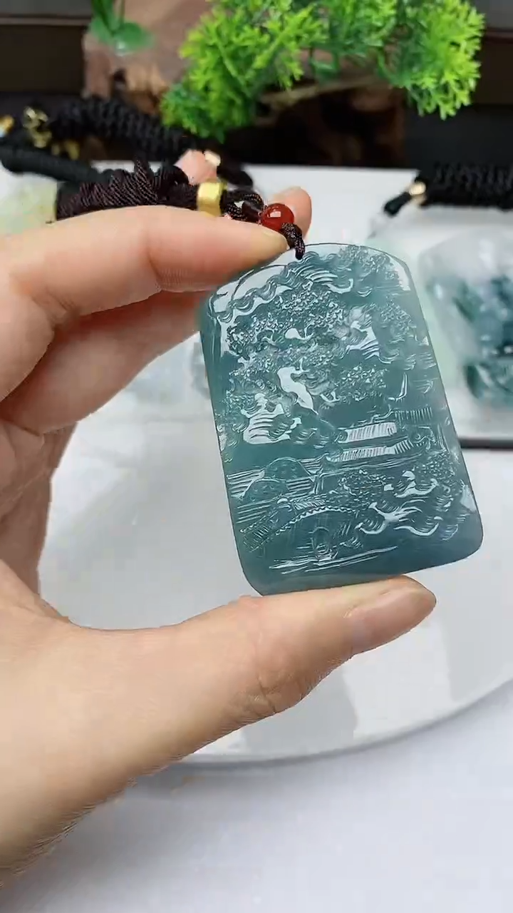 【闪购商品】翡翠颈饰未镶嵌        