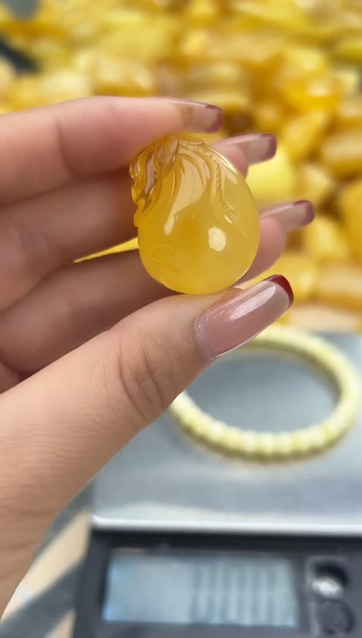 【闪购商品】琥珀裸石未镶嵌蜜蜡吊坠