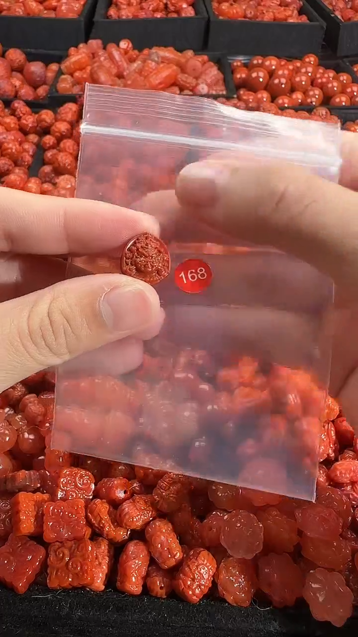 颈饰未镶嵌南红玛瑙1