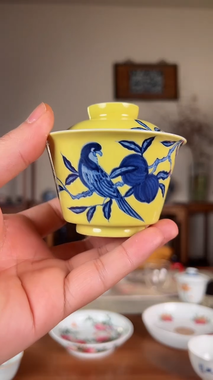 【闪购商品】观云鹦鹉黄釉盖碗