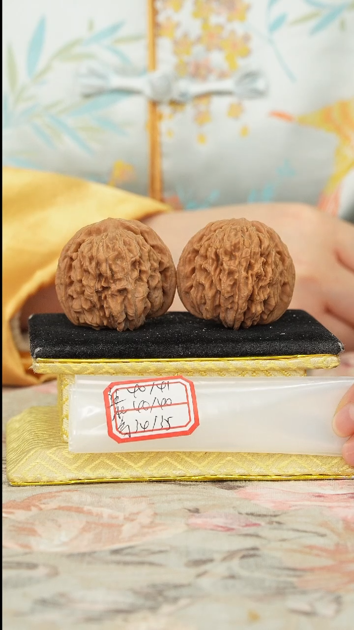 【闪购商品】文玩核桃把件一代楼