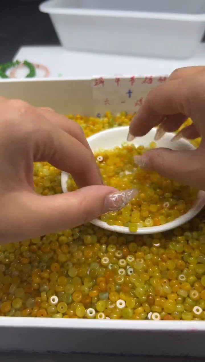 翡翠未镶嵌颈饰w2855黄翡算盘6*3mm*30颗