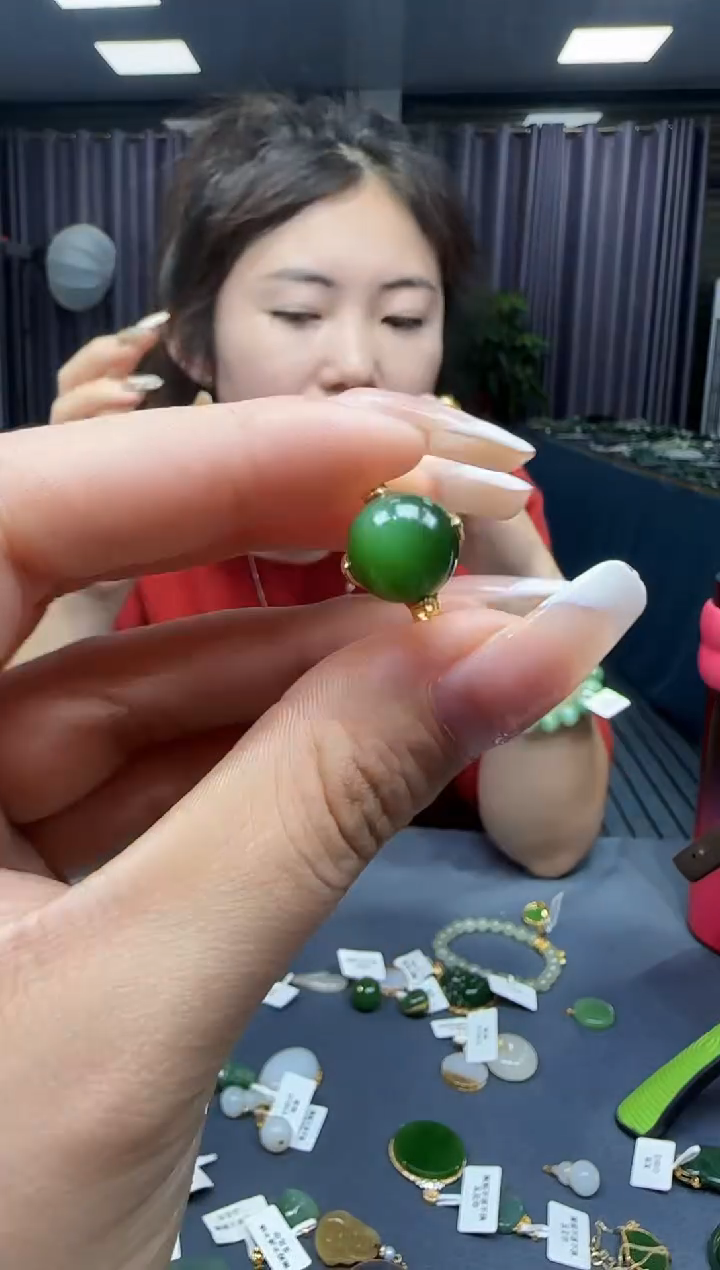 【闪购商品】和田玉戒指18K金镶嵌1