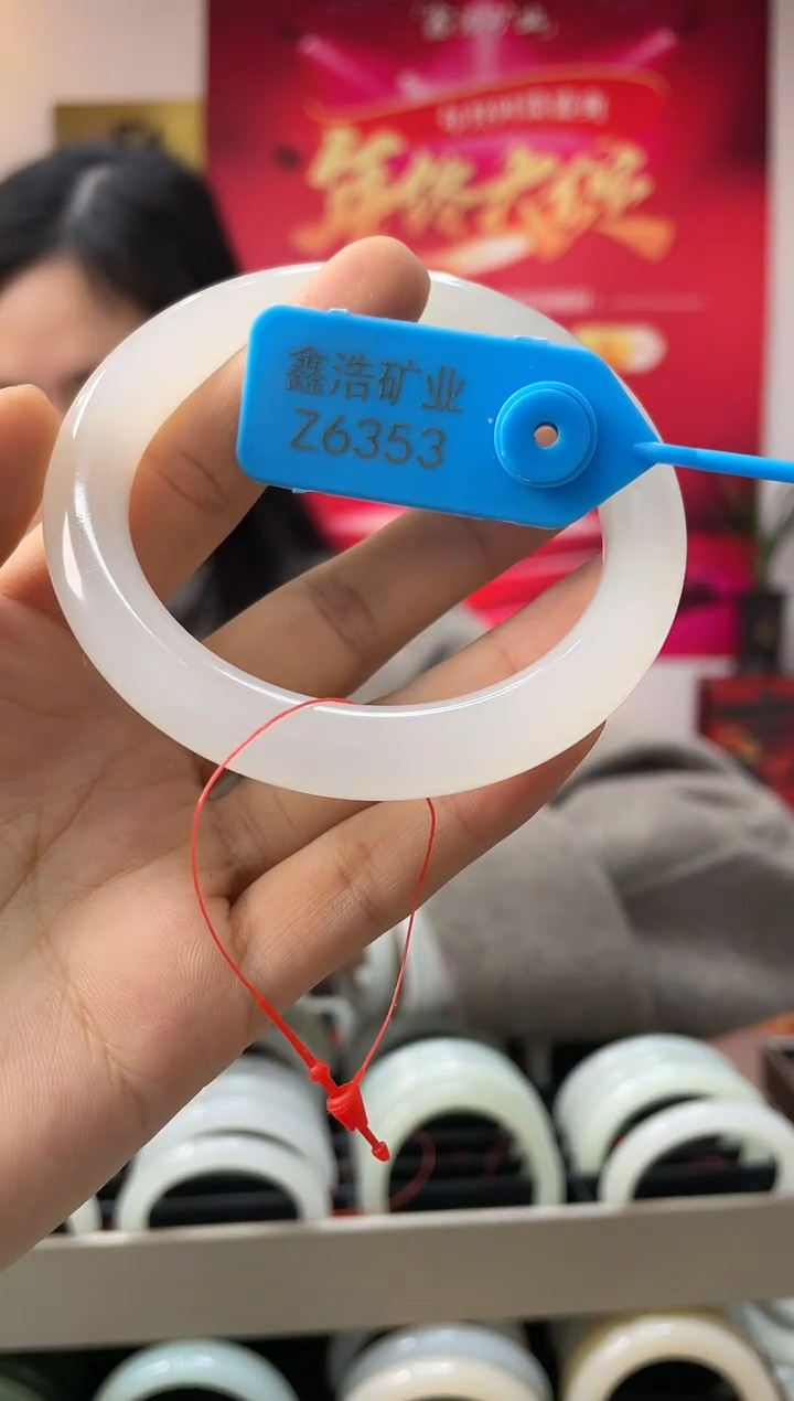 【闪购商品】和田玉手镯未镶嵌白胶猫Z6353圈口54