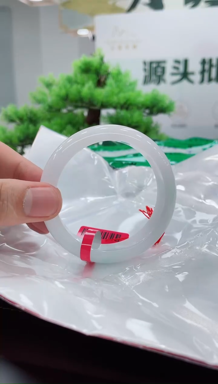 【闪购商品】翡翠手镯未镶嵌手镯