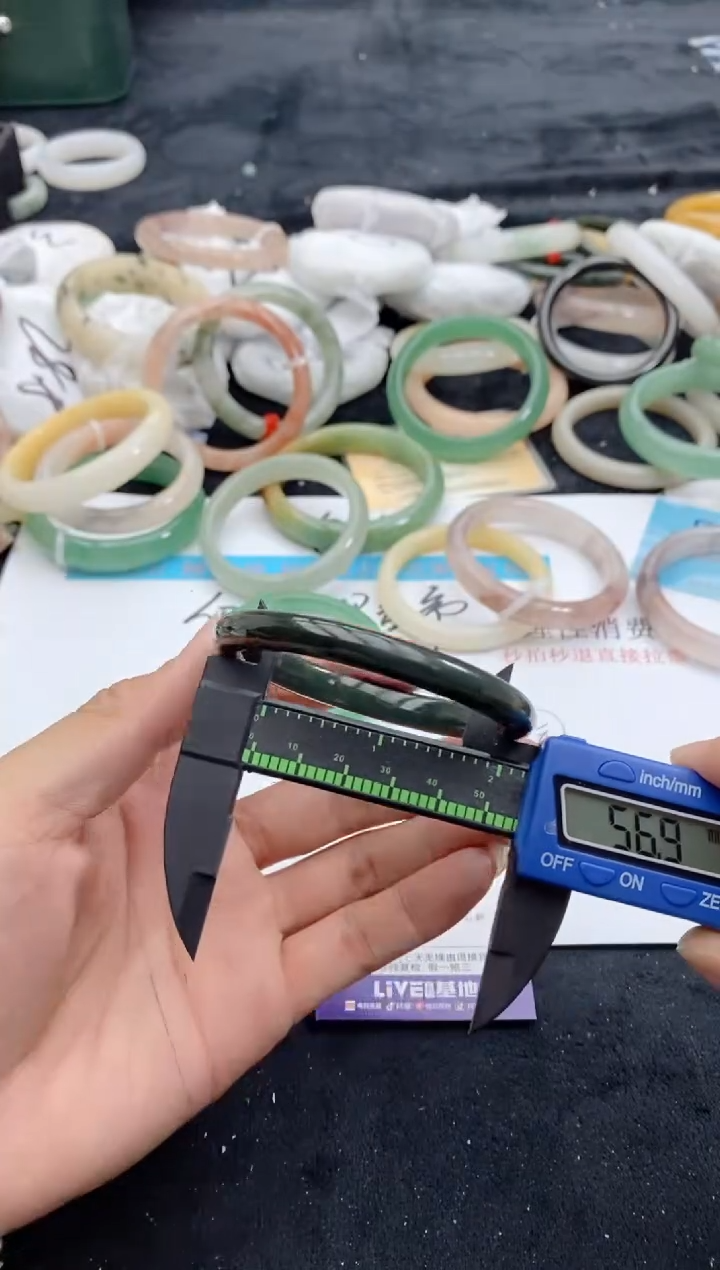 【闪购商品】石英质玉手镯未镶嵌145