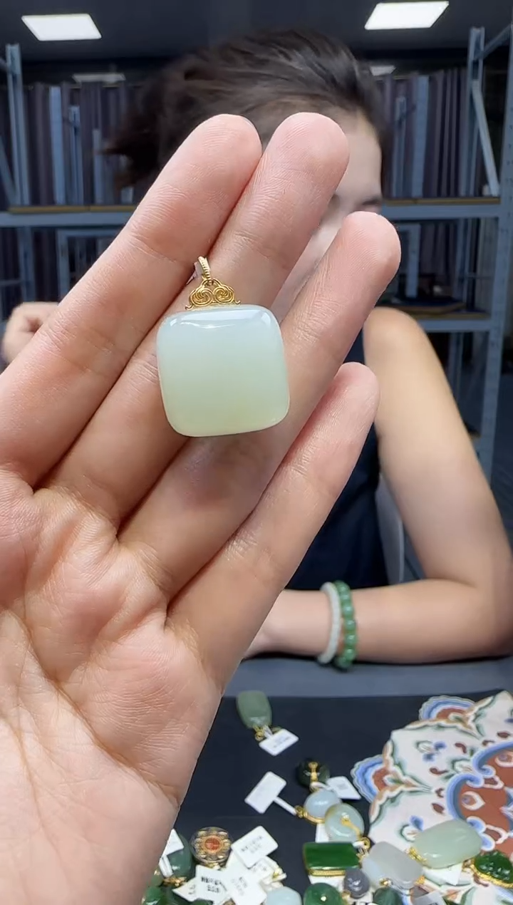 和田玉18K金镶嵌挂件1