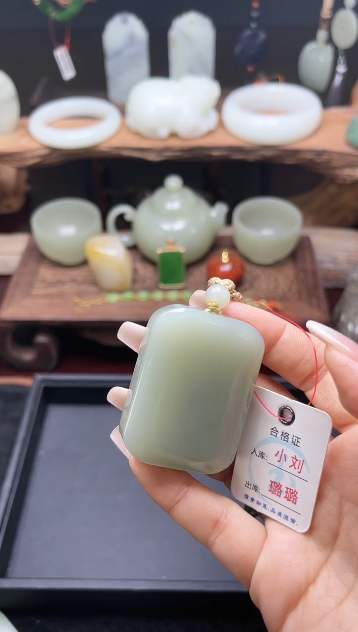 【闪购商品】和田玉吊坠未镶嵌且末迪克兰光面无事牌