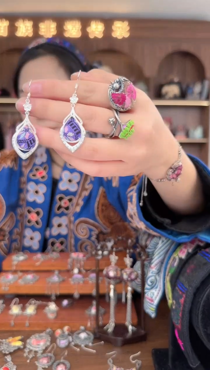 【闪购商品】织绣扶光苗绣传承104