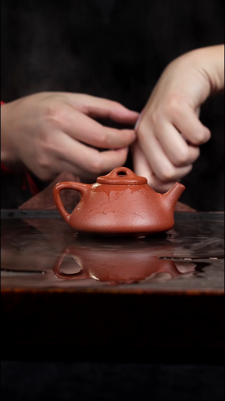 茶壶紫砂子冶降坡墨梅刻绘半手工