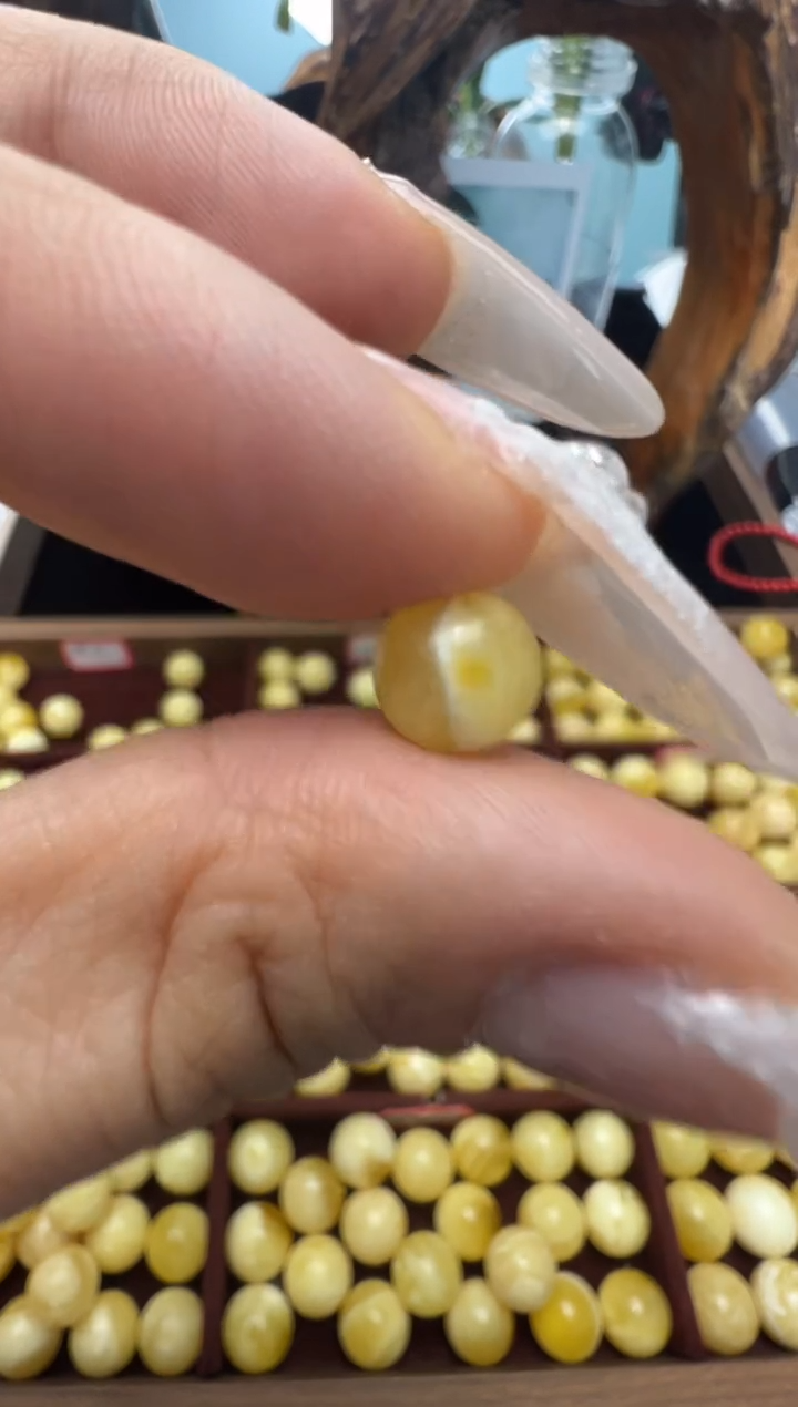 【闪购商品】蜜蜡裸石未镶嵌俄料微瑕7.6mm0.242克