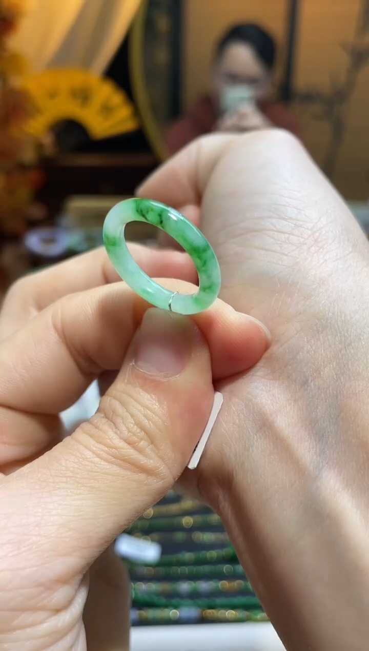 颈饰未镶嵌翡翠指环