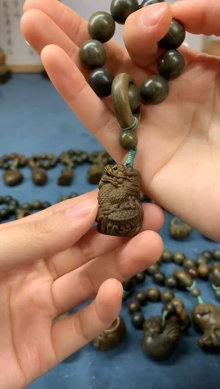 【闪购商品】维腊木（绿檀）把件生肖龙 盘玩件