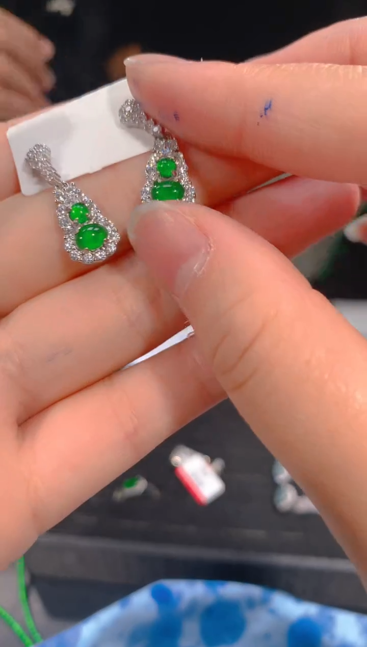 【闪购商品】定制翡翠未镶嵌50定制翡翠，多样性发货（发其一）