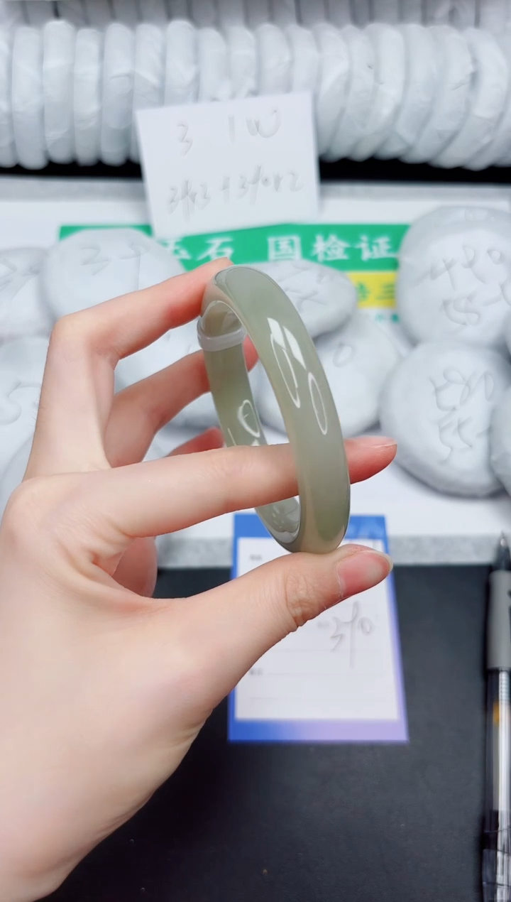 和田玉手镯未镶嵌137-58.8QS4