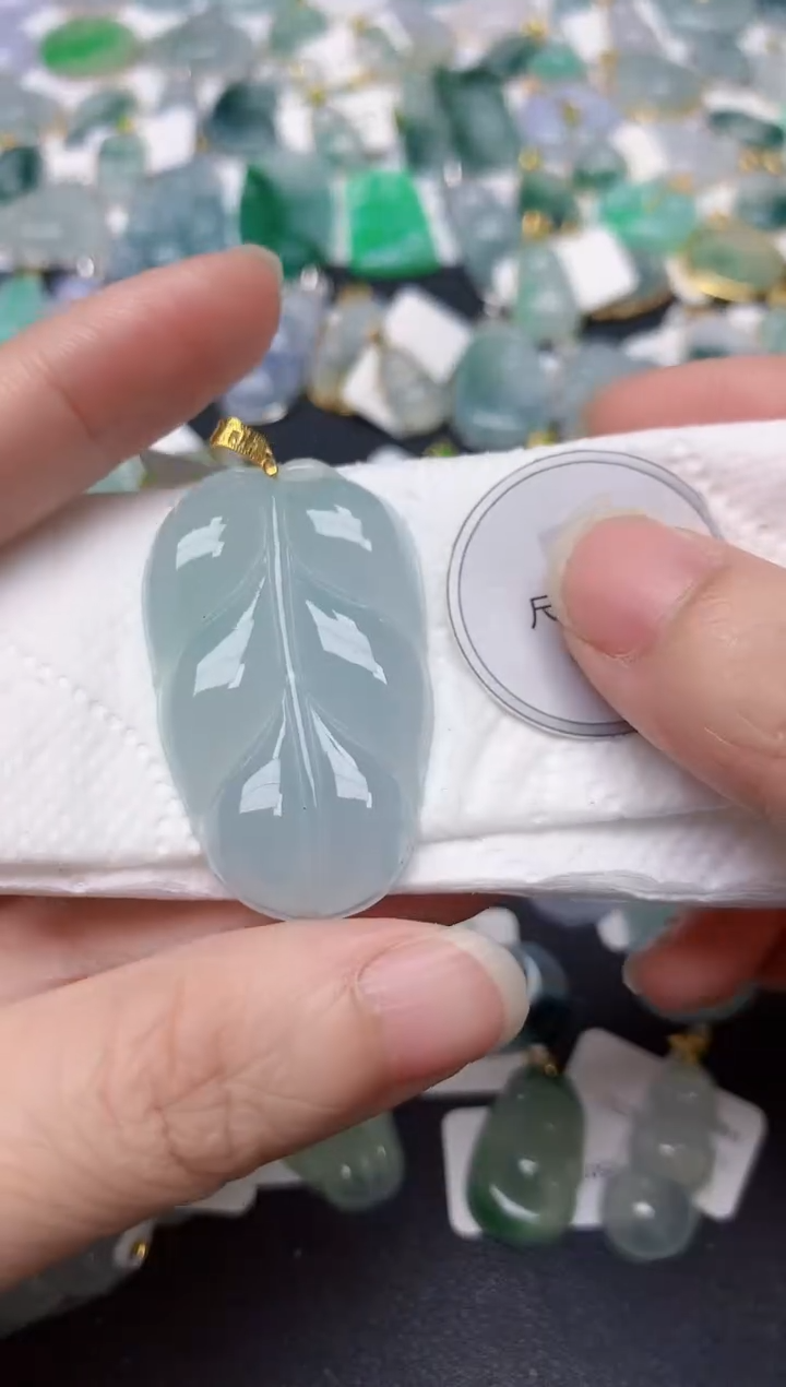 颈饰18K金镶嵌翡翠天然缅甸A货翡翠