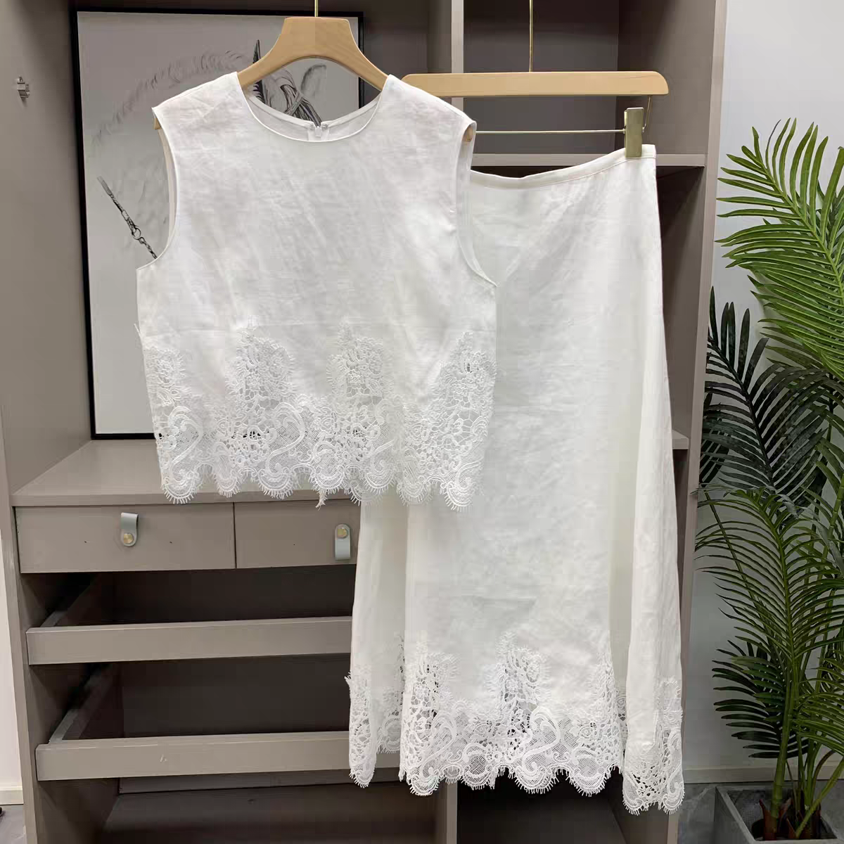 春夏新款重工蕾丝勾花下摆气质圆领无袖马甲背心半身裙两件套