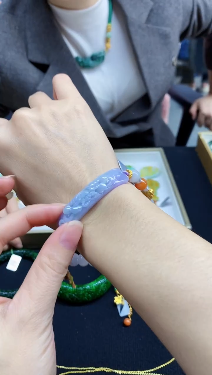 颈饰未镶嵌翡翠手牌