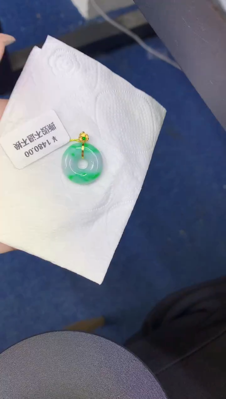 颈饰18K金镶嵌翡翠缅甸天然翡翠A货