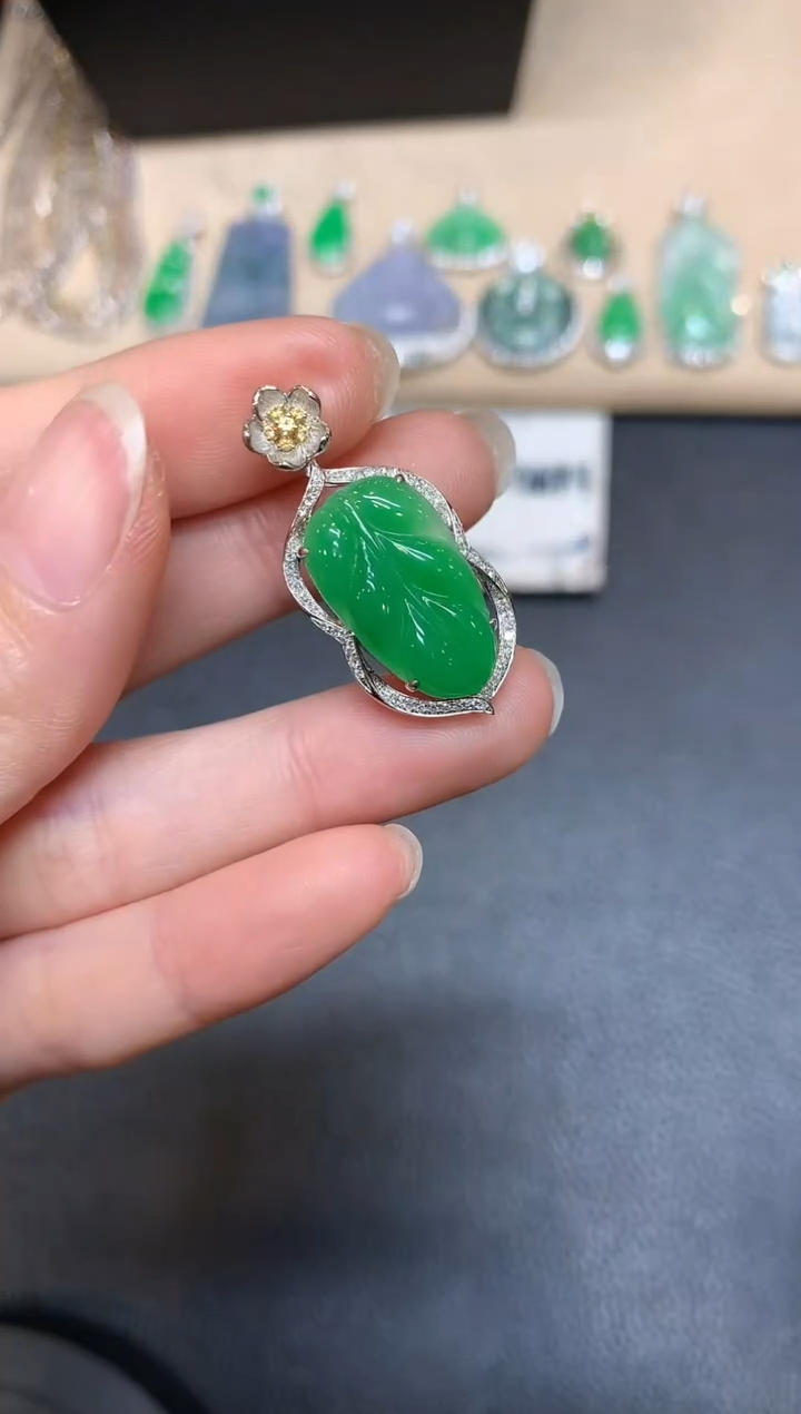 【闪购商品】翡翠颈饰18K金镶嵌树叶【无服务费