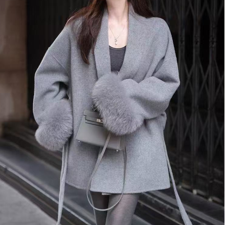 100澳洲超细羊毛~翻领毛毛袖中长款大衣Y946