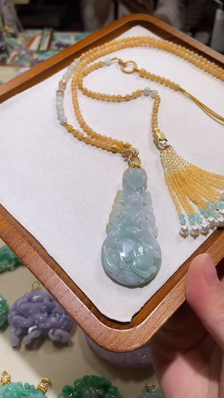 翡翠未镶嵌颈饰吊坠