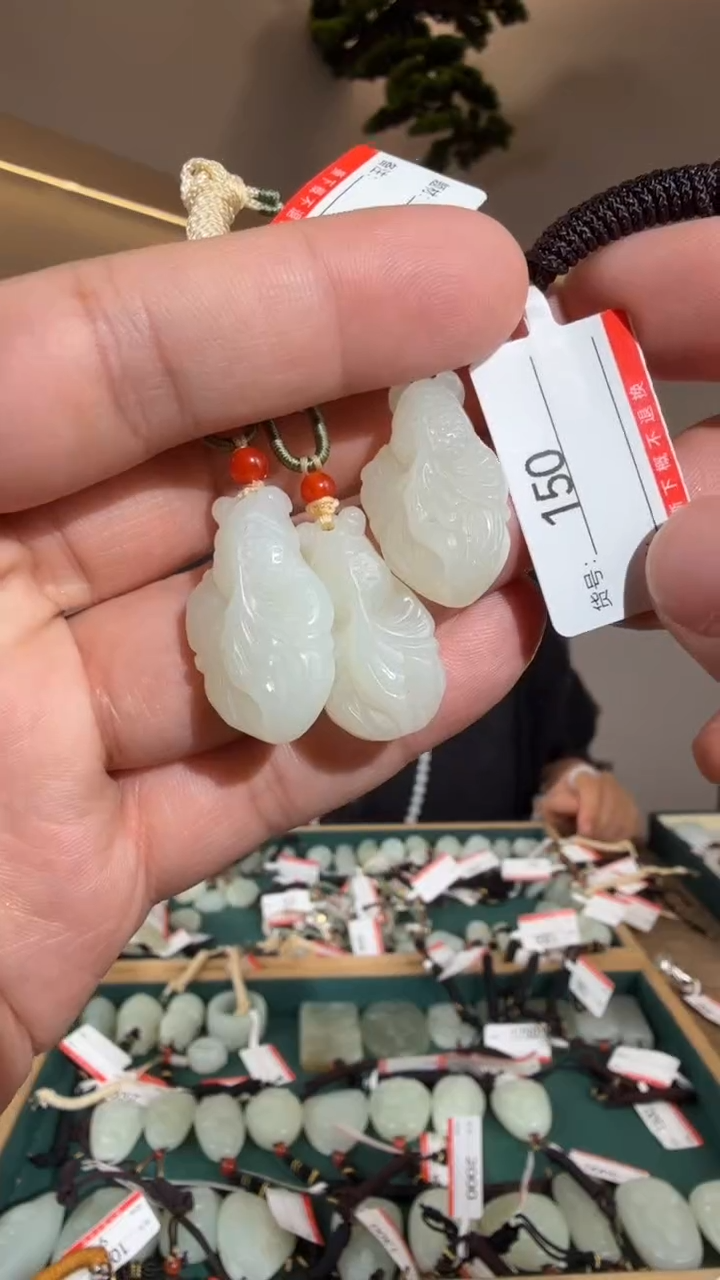 颈饰未镶嵌和田玉多样性发货发其中一件