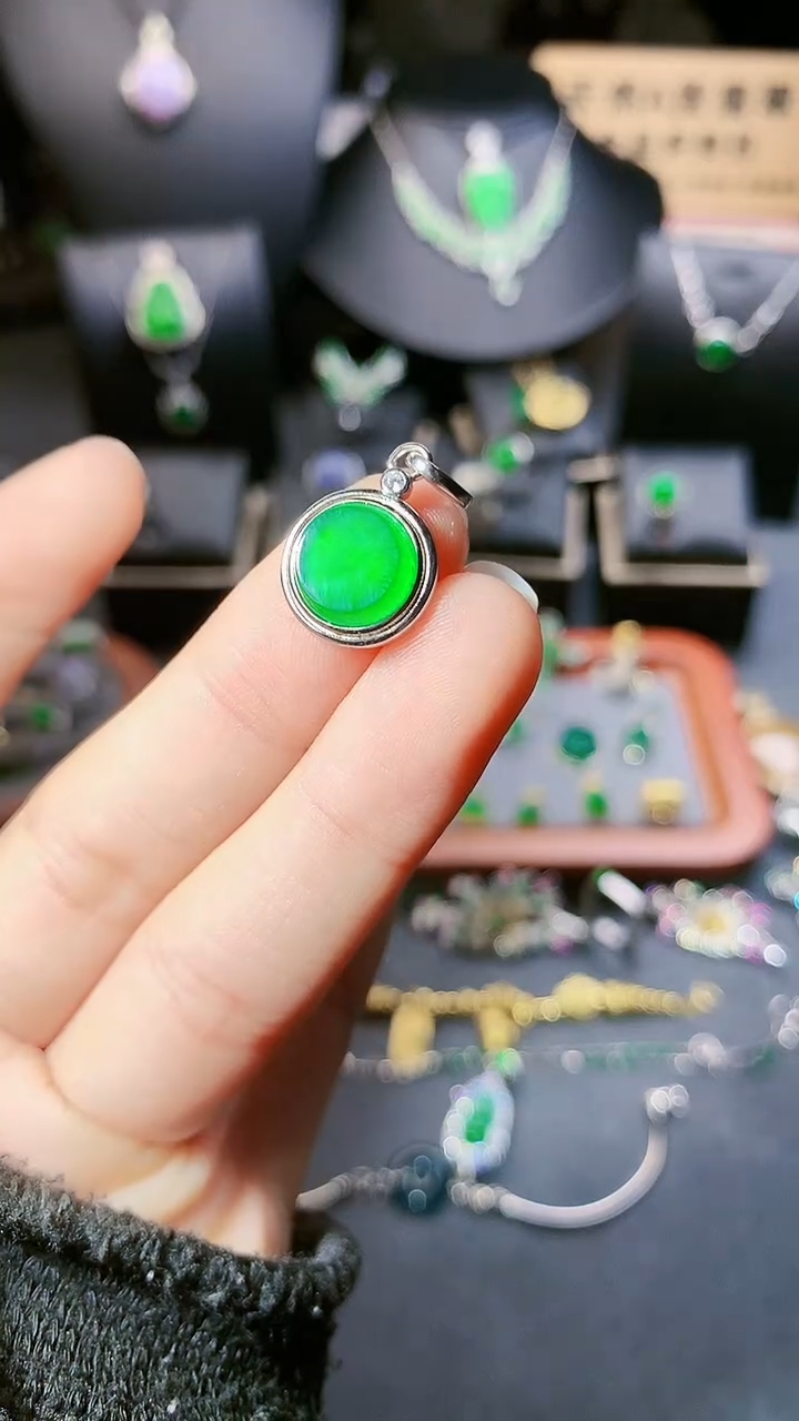 【闪购商品】翡翠吊坠(赠链)银S925镶嵌吊坠