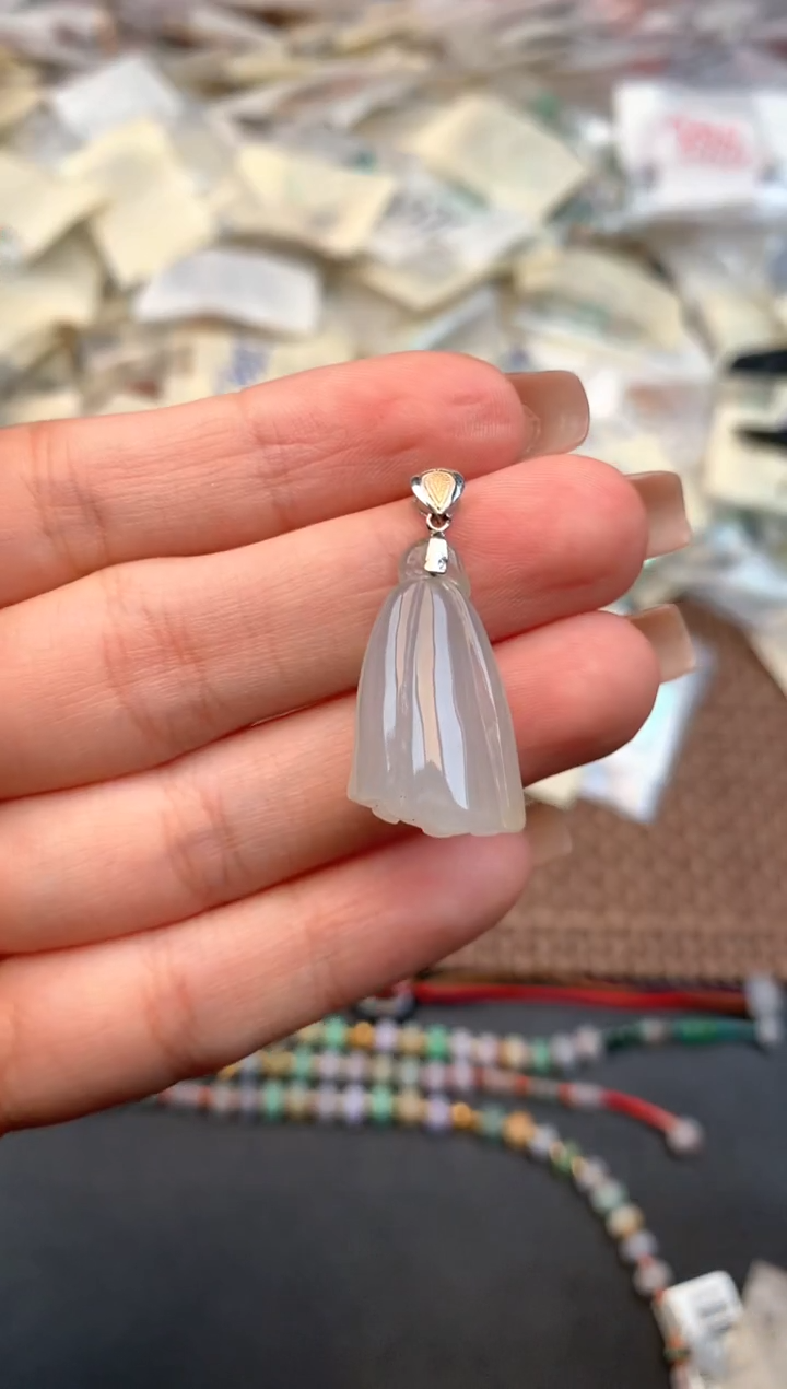 18K金镶嵌挂件翡翠一