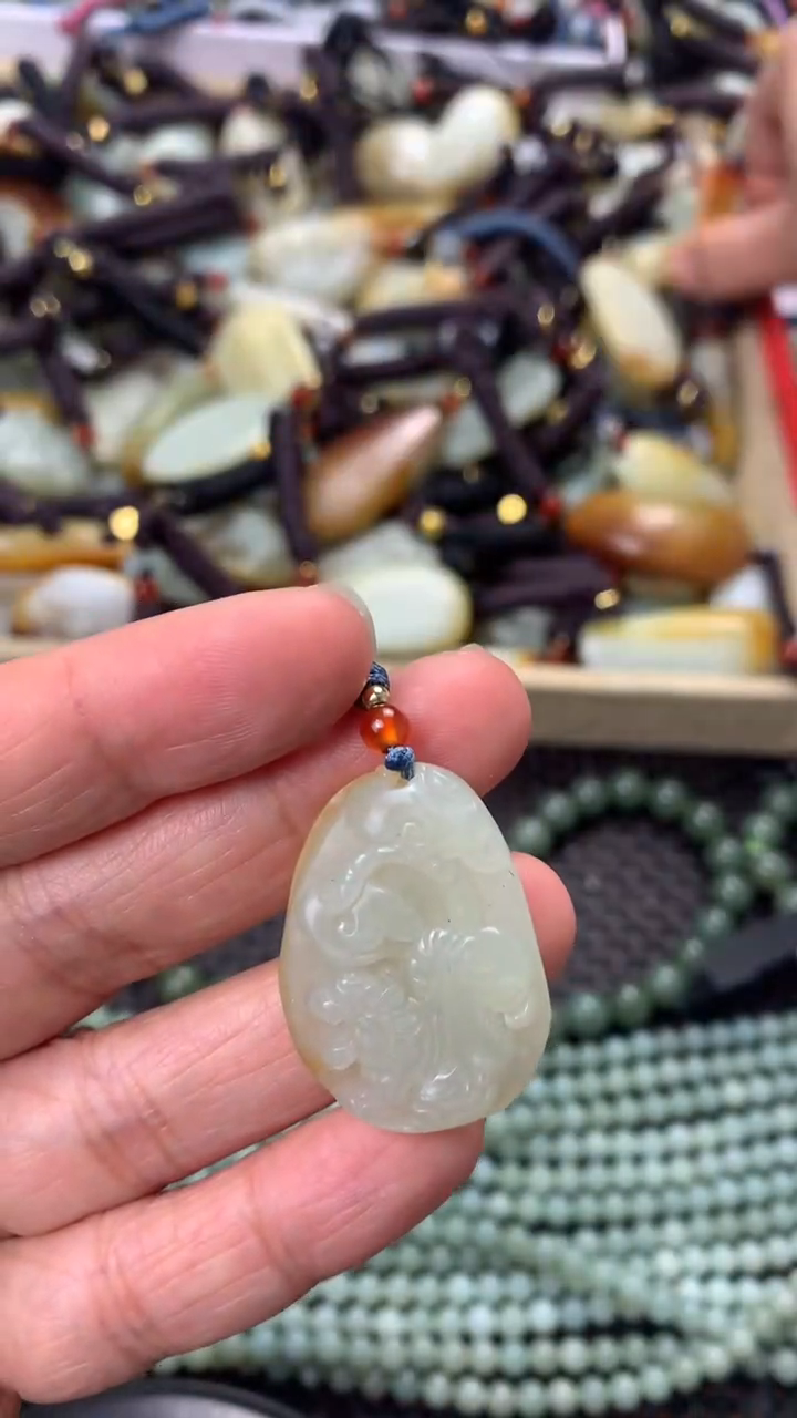 【闪购商品】和田玉颈饰未镶嵌多样性发货没有证书拍一发一有瑕