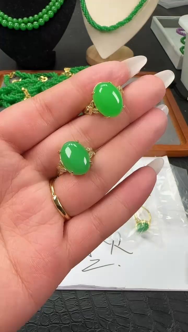 未镶嵌翡翠耳饰蛋面蝴蝶戒指