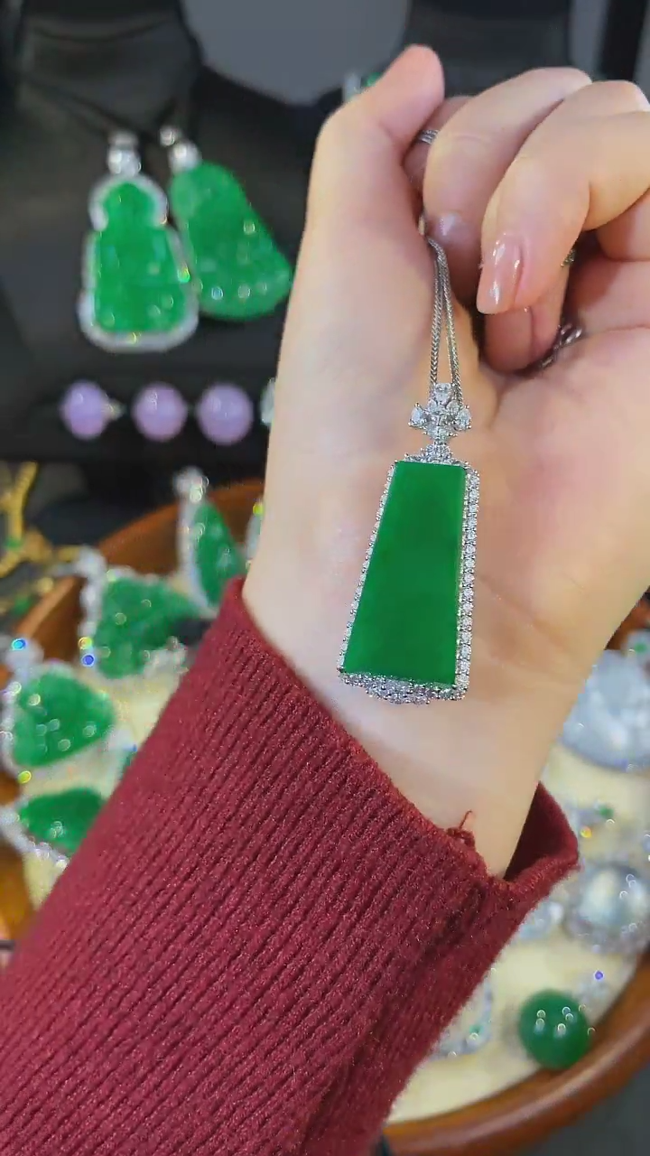 【闪购商品】翡翠颈饰18K金镶嵌吊坠