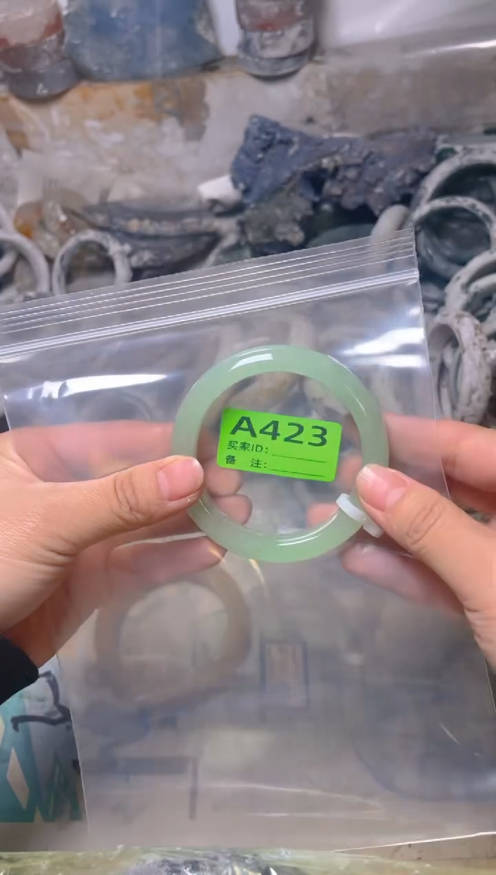 【闪购商品】石英质玉手镯未镶嵌54