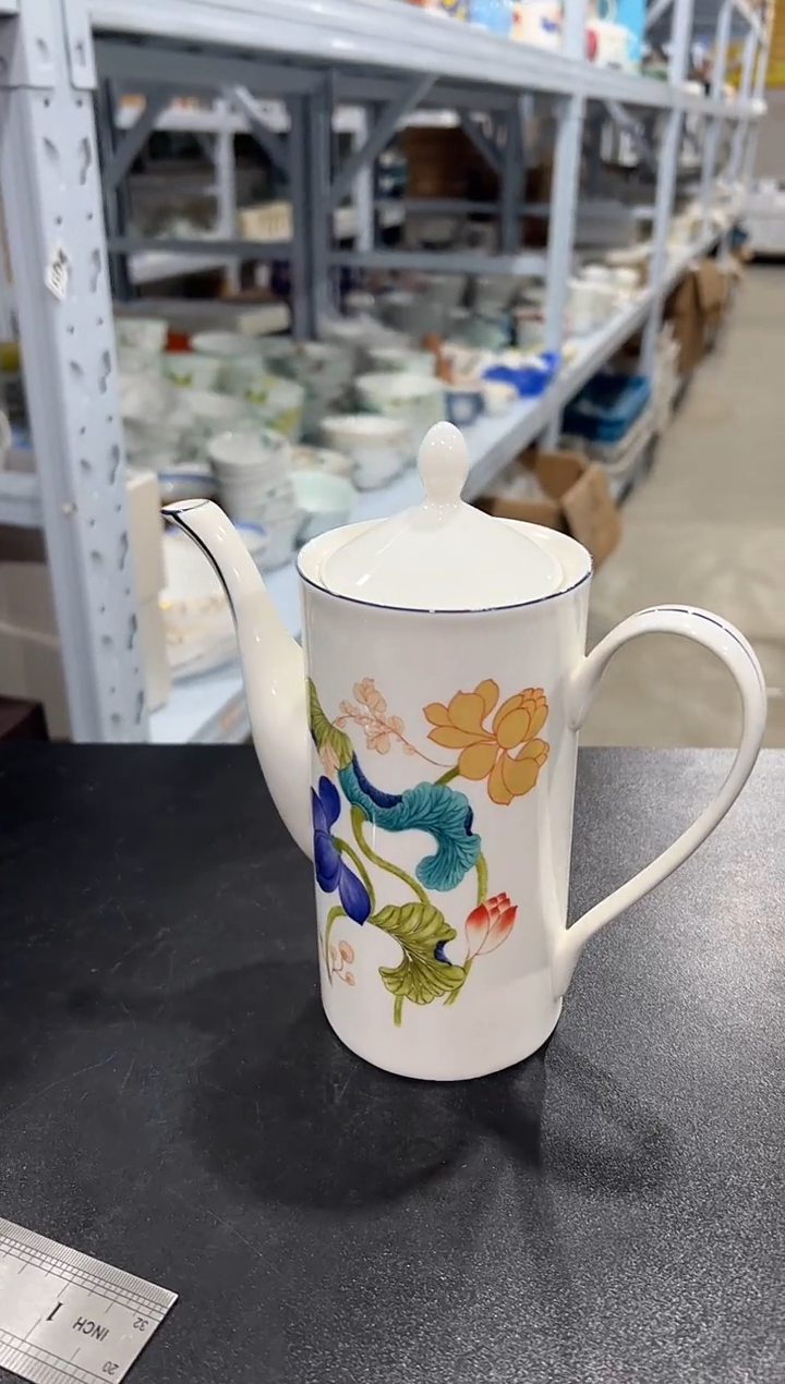 杯子骨瓷（简装）荷花陶瓷壶一个