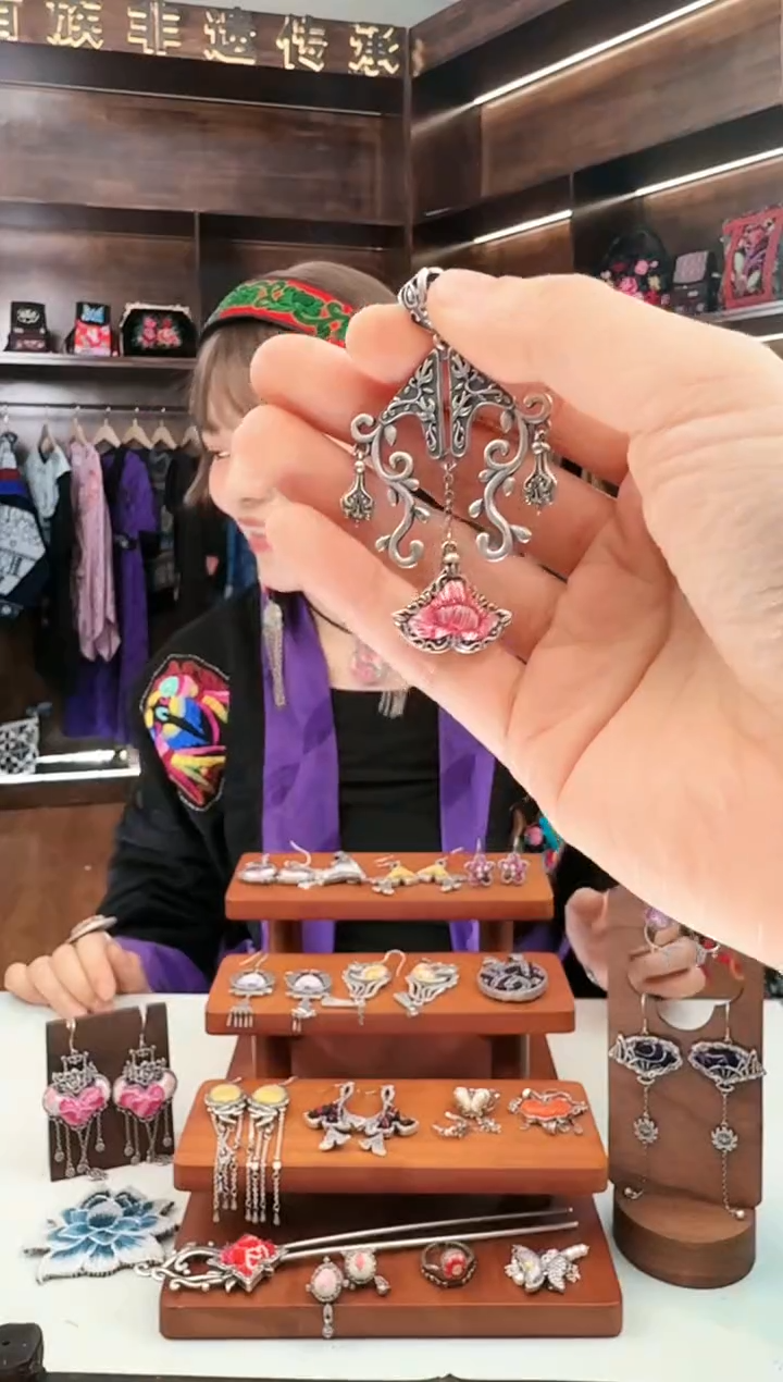 【闪购商品】织绣101蚩梦苗族古绣