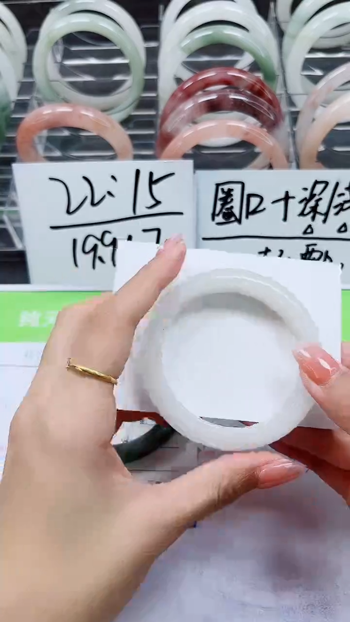 【闪购商品】石英质玉手镯未镶嵌A243-54/55